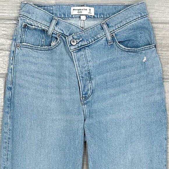Abercrombie & Fitch The Dad High Rise Criss-Cross Waistband Jeans in Light Wash - Picture 6 of 15